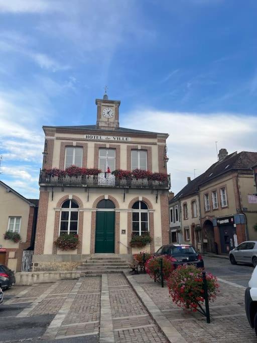 La Maison Du Perche Avec Jacuzzi Casa de Férias